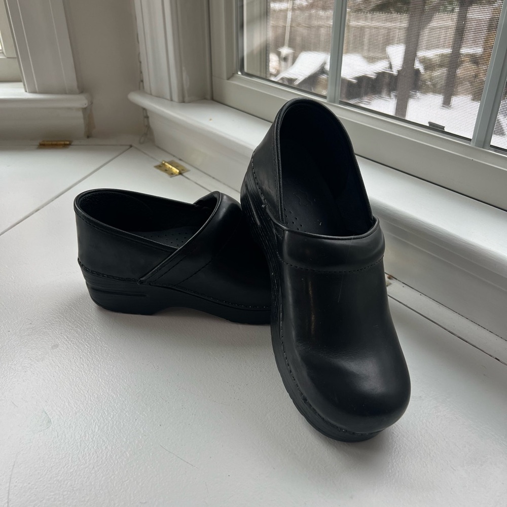 Black Danskos